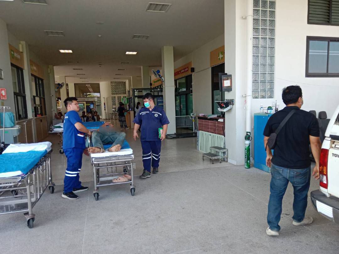 เจ้าหน้าที่กู้ขีพ อบต.ลานบ่า ช่วยเหลือ ผู้ป่วย หมู่ 3 นำส่งโรงพยาบาลหล่มสัก