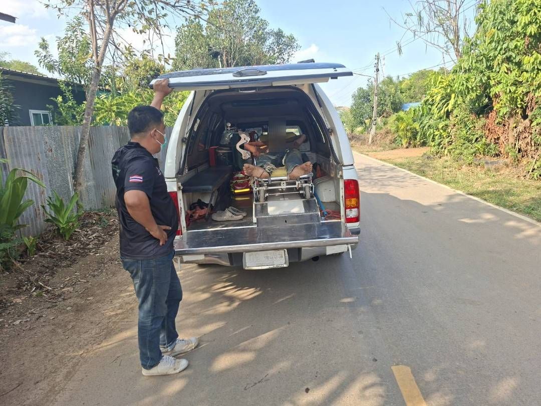เจ้าหน้าที่กู้ขีพ อบต.ลานบ่า ช่วยเหลือ ผู้ป่วย หมู่ 3 นำส่งโรงพยาบาลหล่มสัก